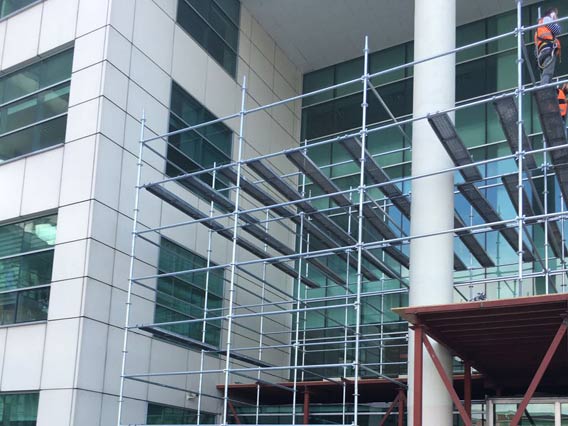 Flanşlı Kamalı Dış Cephe İskelesi